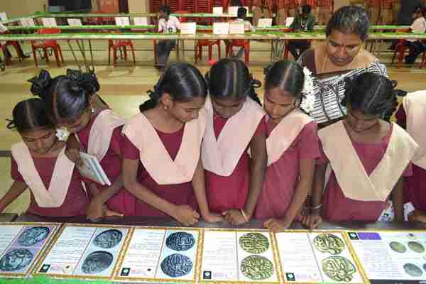 schools students in coin exhibition